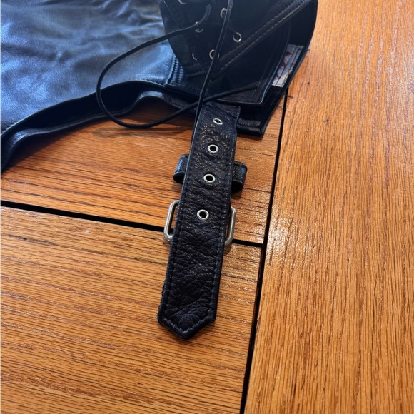 Ladies Black genius Leather Motorcycle Chaps Size Medium excellent condition - Picture 2 of 5